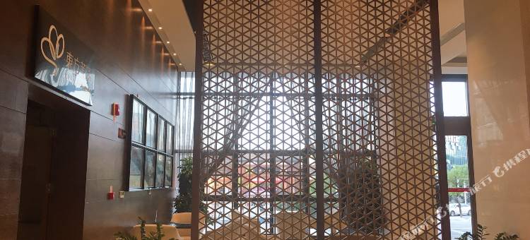 艳阳天新荆楚酒店(黄冈遗爱湖东坡外滩店)图片