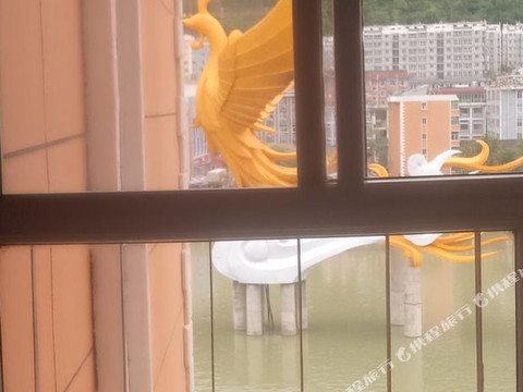 凤县观景家庭民宿(凤凰湖景区店)