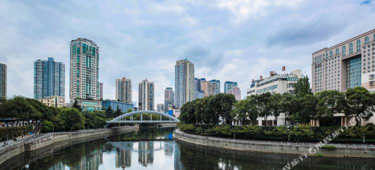 多彩四季酒店(贵阳油榨街地铁站店)图片