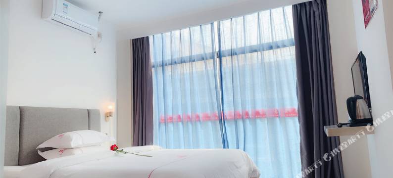 四会爱客优艺术精品酒店(粤运汽车站店)图片