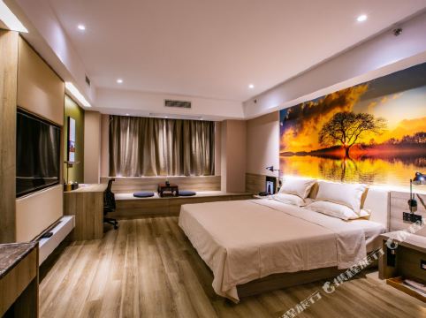 睿柏·云酒店(鞍山站前万象汇店)