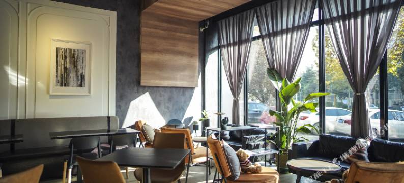 艺龙安云酒店(西安半导体产业园丈八六路地铁站店)图片