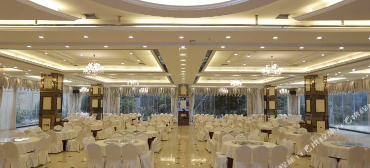 维也纳国际酒店(峨眉山水晶广场店)图片