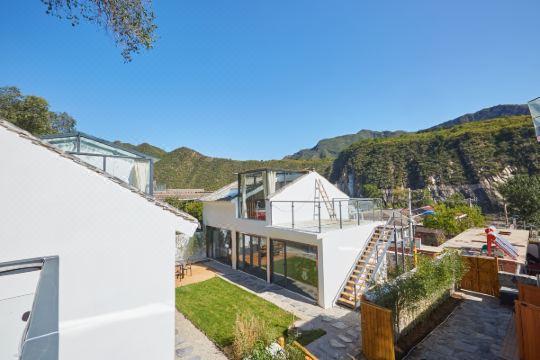 北京半山伴水民宿