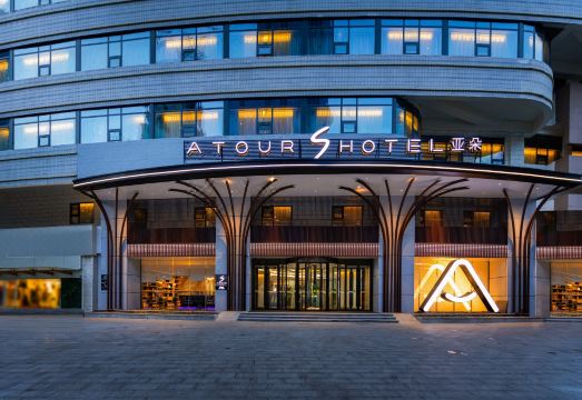 青岛五四广场第三海水浴场亚朵S酒店外景图