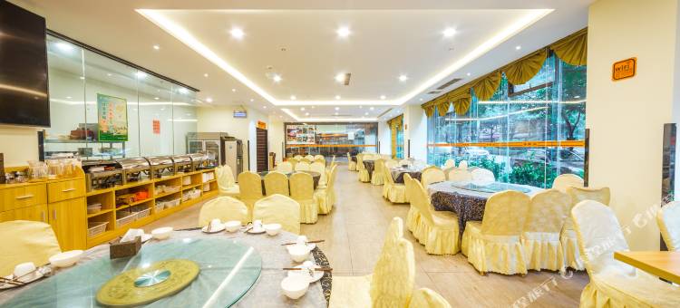 IU酒店(重庆江北国际机场宝圣湖地铁站店)图片