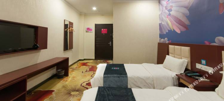 派酒店(承德平泉市中心广场店)图片