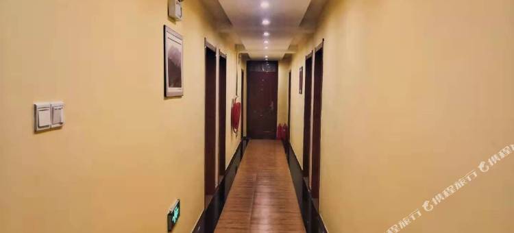 靖宇七彩百合主题宾馆图片