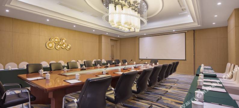 万绿城铂瑞兹酒店(安顺古城历史文化街区大润发店)图片