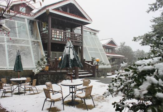 Ailiga Travel VillaHotel Overview