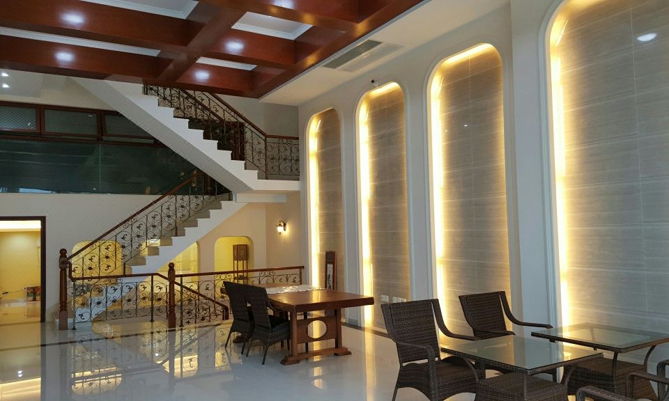 Century Seaview VillaHotel Overview