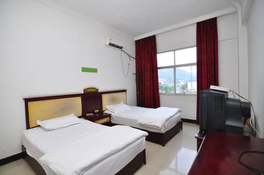 新平嘎洒精工大酒店