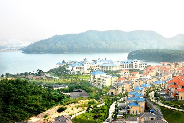 选择房间开业:2008广州芙蓉会议中心位于风景秀丽的花都芙蓉旅游度假