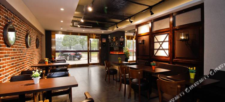 左岸酒店(滨湖城市奥莱塘西河公园地铁站店)图片