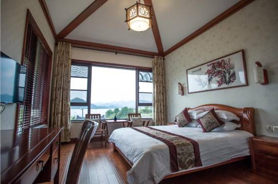 爱居全湖景泳池花园别墅