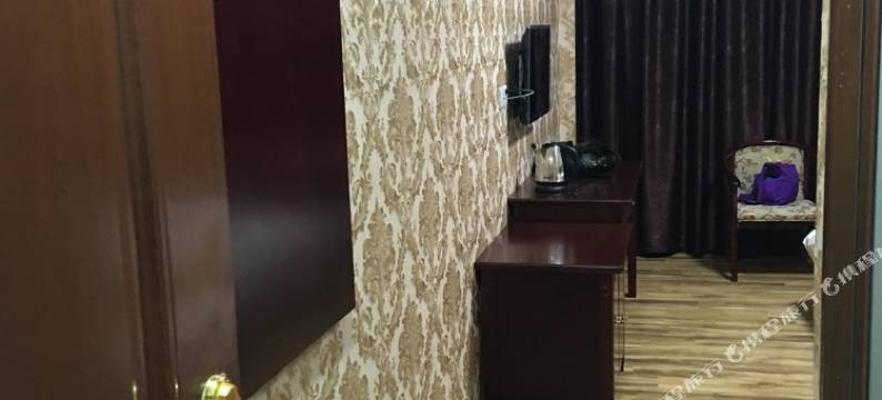 左贡察瓦藏东大酒店图片