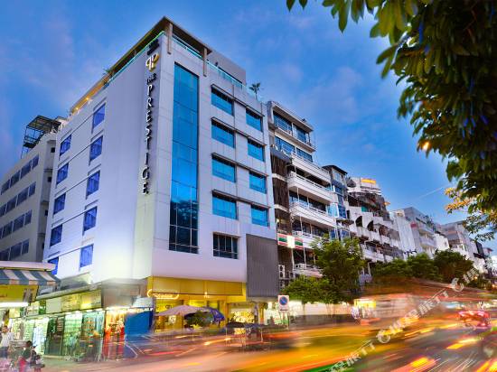 娜娜聲望套房酒店