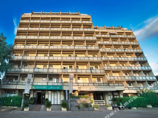 紅與黑品質酒店