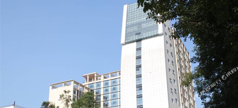 武汉华中师范大学管理教育综合楼图片