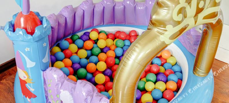 北京传统式中国建筑庭院四合院图片