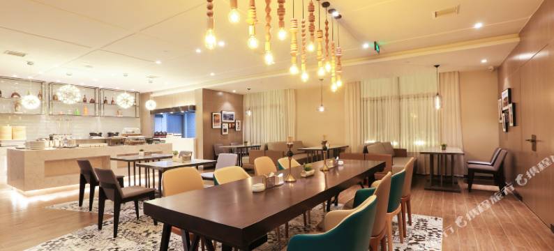 西安三桥万象城亚朵酒店图片