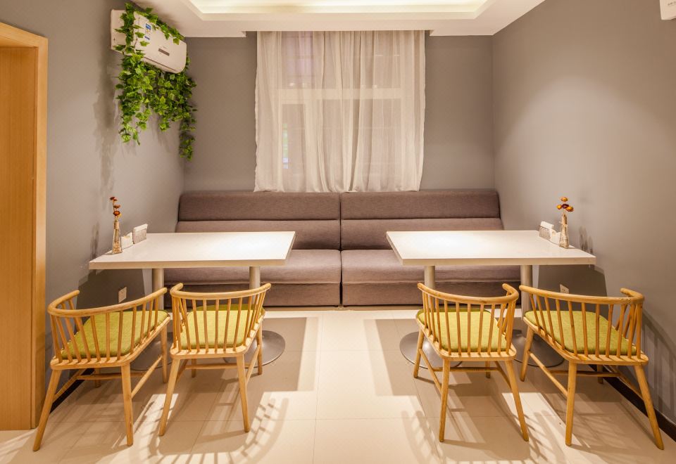 SuperiseHotel Hotel Overview