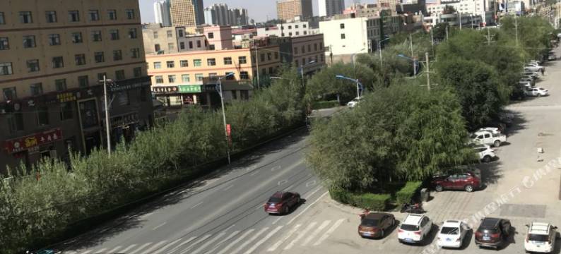 玉湖大厦(格尔木八一路地下商业街昆仑公园店)图片