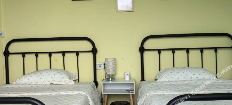 涠洲岛花儿开了海边客栈图片