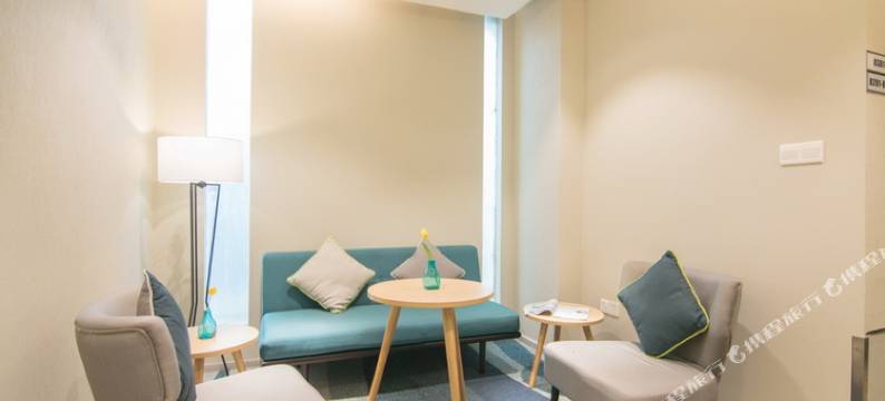 智仁商旅酒店(环球港金沙江路地铁站店)图片