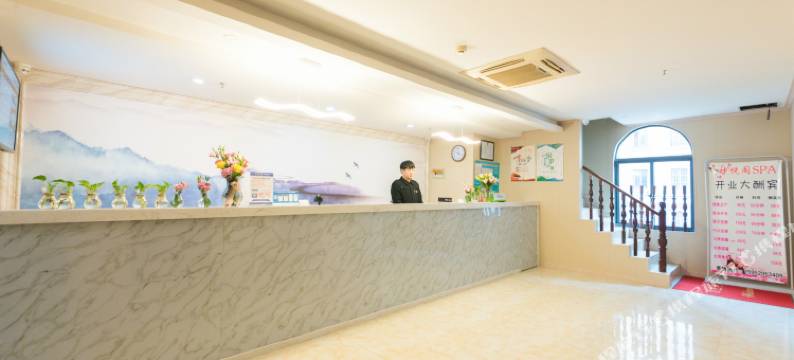 蓝湾假日酒店(南京柳洲东路地铁站店)图片