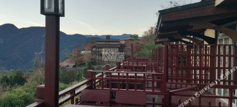 南投湘晴花园休闲木屋图片