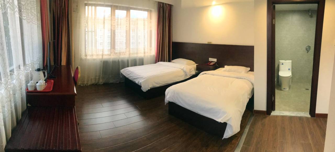 龙垦宾馆(佳木斯火车站新玛特店)