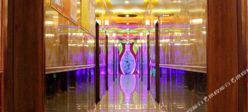 固原卓强主题酒店图片