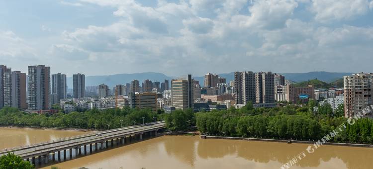 瑞尔·潮曼酒店(广元万达广场政务中心店)图片