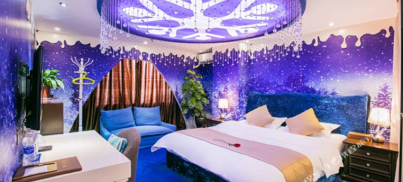 昆明佑咪艺术酒店(北京路穿心鼓楼地铁站店)图片