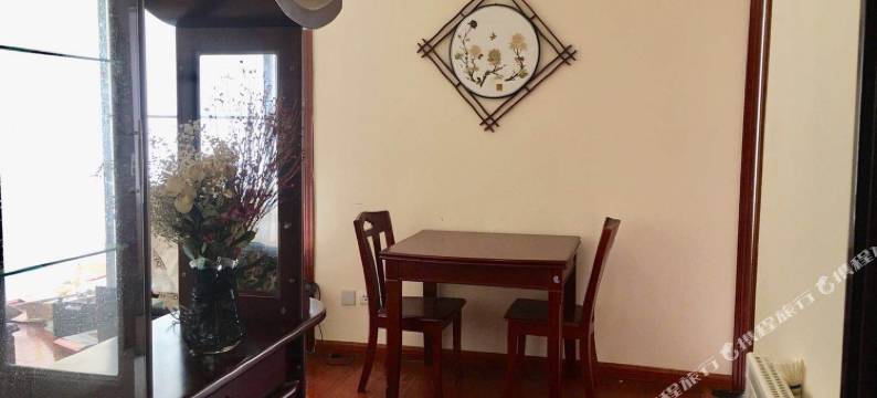 青岛地铁口五四广场万象城供啤酒原浆的二居公寓(延安三路分店)图片