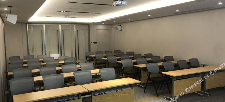 万事达酒店(广州东站天平架地铁站店)图片