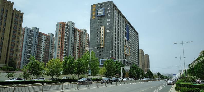 郑州豫鼎商务酒店(北龙湖湿地公园柳林地铁站店)图片