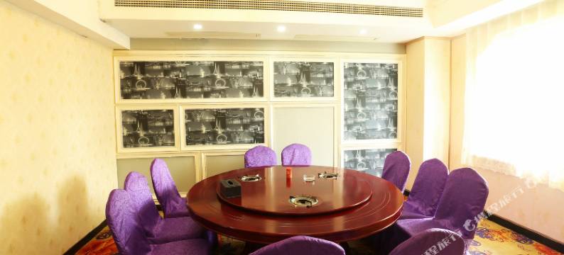 张家界半岛大酒店(后溶街美食街店)图片