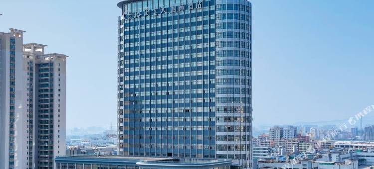 深圳澔悦格兰云天国际酒店(国际会展中心海上田园东地铁站店)图片