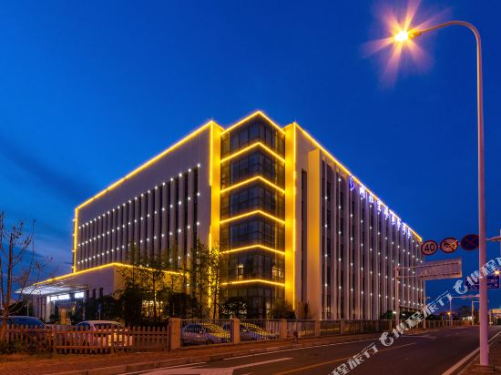 武汉外交官(天河国际机场店)购物攻略,外交官(天河国际机场店)物中心