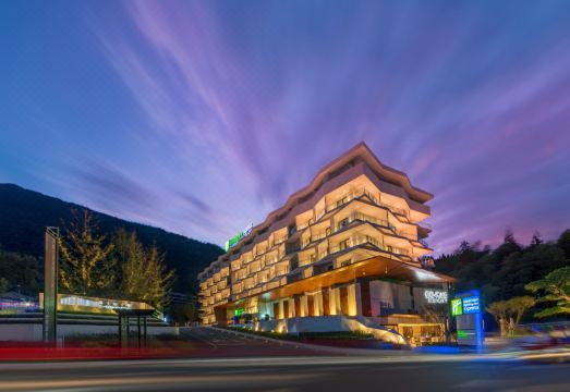 洪雅七里坪智选假日酒店（零公里店）外景图