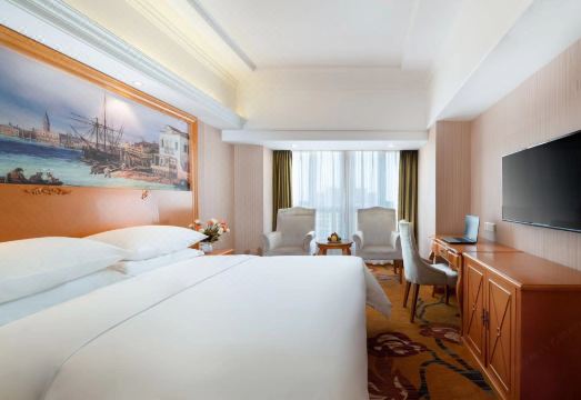 Vienna Hotel (Songming Dianzhong New District) Hotel Overview
