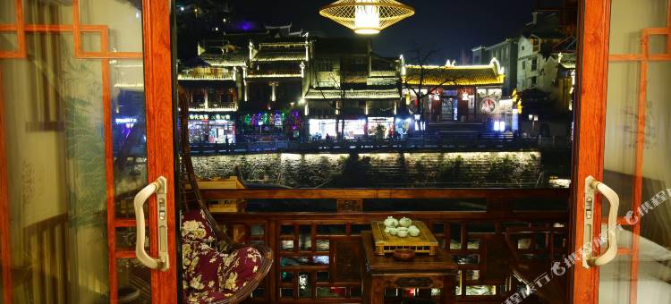 凤凰临水居客栈图片