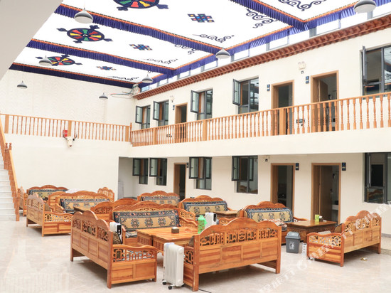 纳木措神羊精品酒店