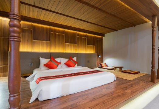 拍耶泰真实暹逻酒店外景图