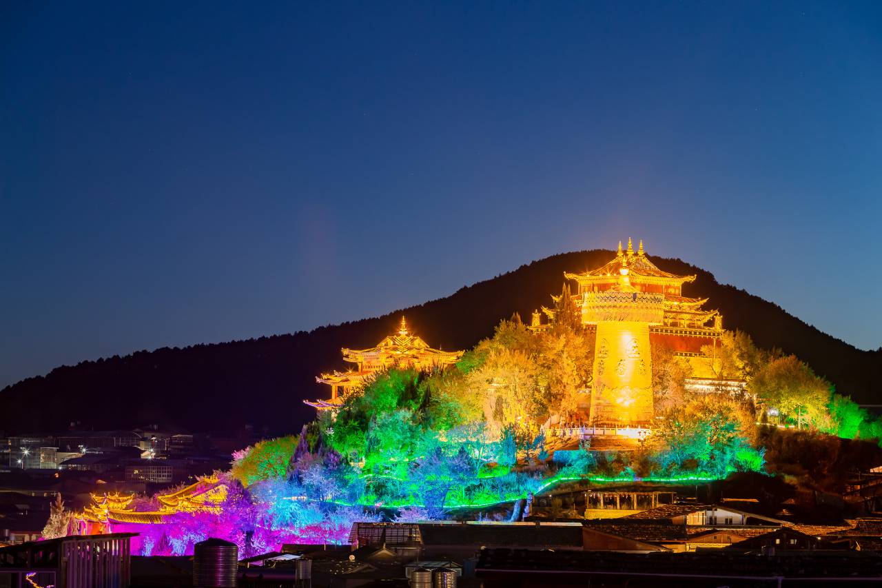 花筑·香格里拉一抹蓝美景酒店(独克宗古城店)图片