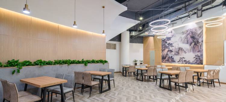 月畔酒店(昆明火车站店)图片