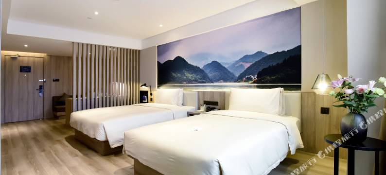 长沙省政府地铁站亚朵酒店图片