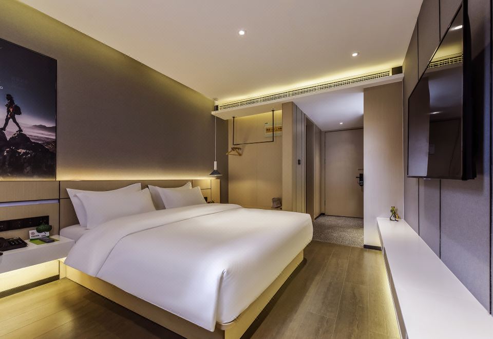 Heye Youth Travel Hotel (Xi'an Bell Tower Metro Station)Hotel Overview